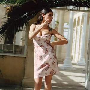 Super söt klänning från H&M x Brock Collection storlek 36. Helt ny med lappar!  Frakt: 57kr