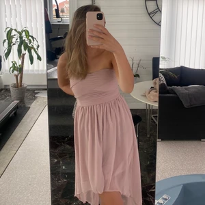 Rosa klänning - Storlek S, dragkedja i bak! 💞💞