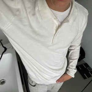 Stickad piketröja  - Säljer min pikétröja från Asos som är använts en enda gång! Köparen står för frakten!