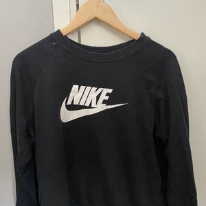 Nike långarmad  - Väldigt fin och knappt använd