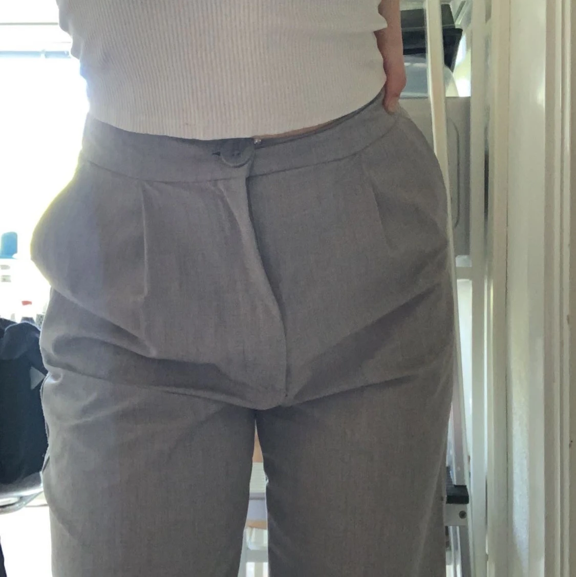 Gråa kostymbyxor  - 90