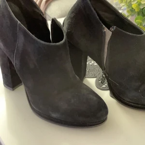 Skor  - Säljer skor inte använda dem var för små för mig så säljer dem nu 💞