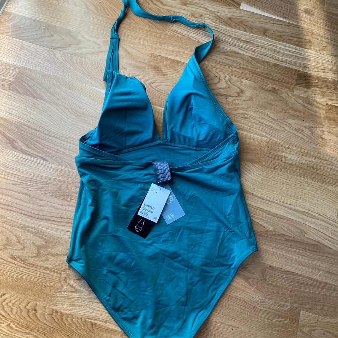 Oanvänd baddräkt stl. 44 - 90