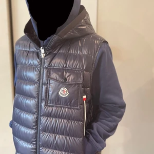 Moncler Ragot vest - Har ikke kvitering fordi jeg tenkte aldri å selge den. Det er ingen merker eller skader