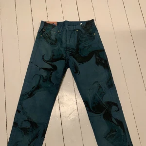 ACNE STUDIOS 1996 SWIRL OCEAN BLUE - NYSKICK  Strl 31/32   