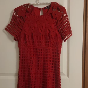 Klänning  - Använd en gång från warehouse.