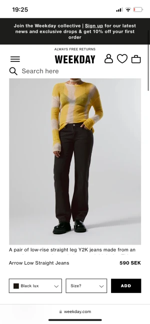 Weekday Low straight arrow  - Säljer dessa snygga låg midjade ”straight arrow” jeans från weekday. De är i färgen noir black. Säljer då de tyvärr är för stora för mig.