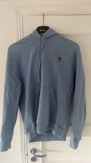 Ami Paris hoodie  - Säljer min ami Paris hoodie Strl L, sitter som M