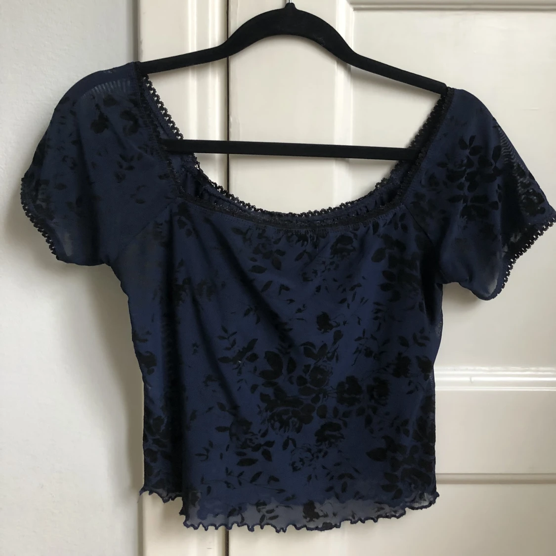 Söt blommig topp i mesh  - 91