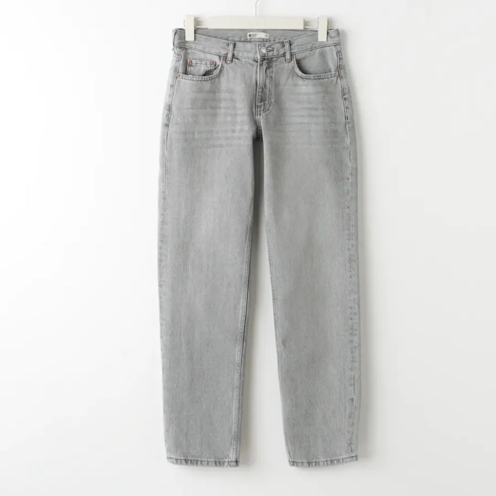 Lågmidjade jeans från Gina Tricot, säljer pga används ej. Skriv för egna bilder💓. Jeans & Byxor.