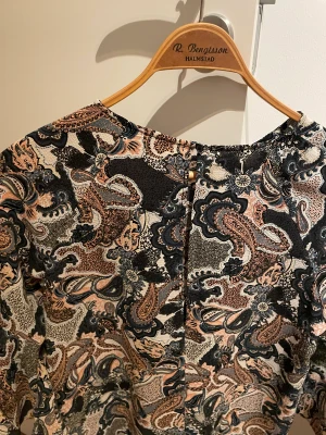 Blus - Bra skick, vida ärmar