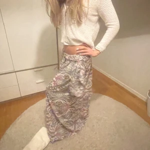 Lång kjol  - Jätte fin långkjol perfekt till sommaren. Höjt priset då många är intresserade ❤️🥹