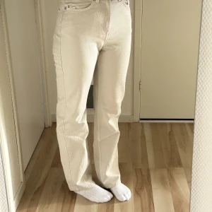 jeans - Säljer även dessa jeans pågrund av att dem inte längre kommer till användning. 