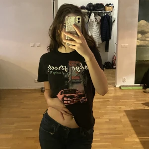 T-shirt - En super cool t-shirt som är så bekväm!💕Passar mig som brukar ha S. Köper står för frakt 📦 