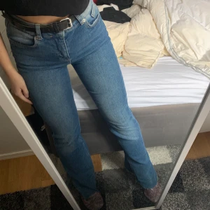 Jeans - Supersnygga jeans men känner att de är för små. Lojsans kollektion. Kan posta💙