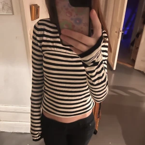 Zara topp - Jättefin Randig topp från Zara i strl S! Aldrig använd och därför jag säljer!