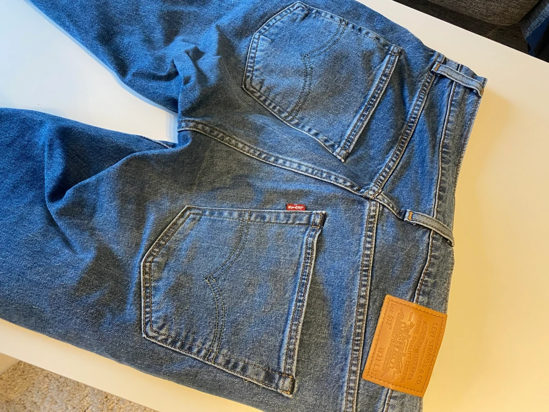 LEVI STRAUSS & CO - 90