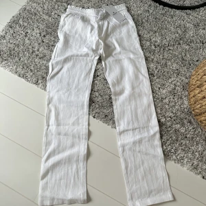 Linnebyxor❣️ - Säljer dessa jättefina linne byxor ifrån Skagen clothing, aldrig använda då jag beställde 2 storlekar och behåller ett par.❣️❣️  Originalpris 779 kr