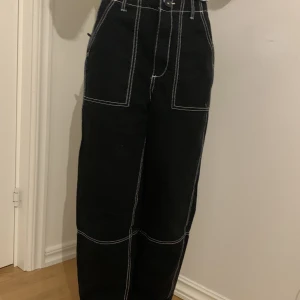 Svarta jeans - Svarta byxor. Baggy. Bra kvalitet.