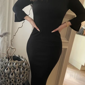 Stickad klänning  - Svart 