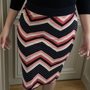 Mönstrad kjol  - Finstickad 