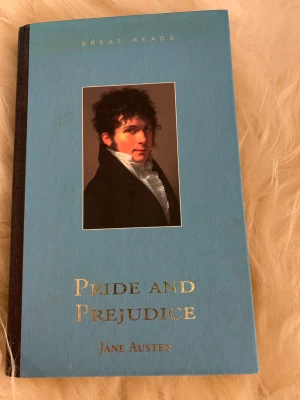 Pride and prejudice; Jane Austen  - Bok på engelska. Läst en gång så i bra skick. Äldre style