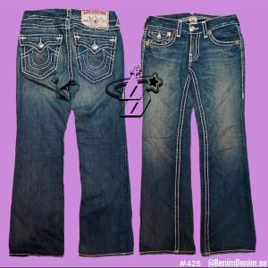 True Religion jeans Billy Super T  size on tag, 30/33  Ytterben, 105cm  Innerben, 83cm  midja (rakt över), 42cm  (modell 180cm)