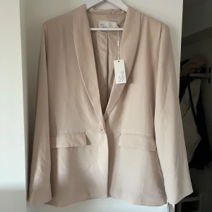 Kavaj från Nelly - Oanvänd kavaj från Nelly, prislapp kvar 