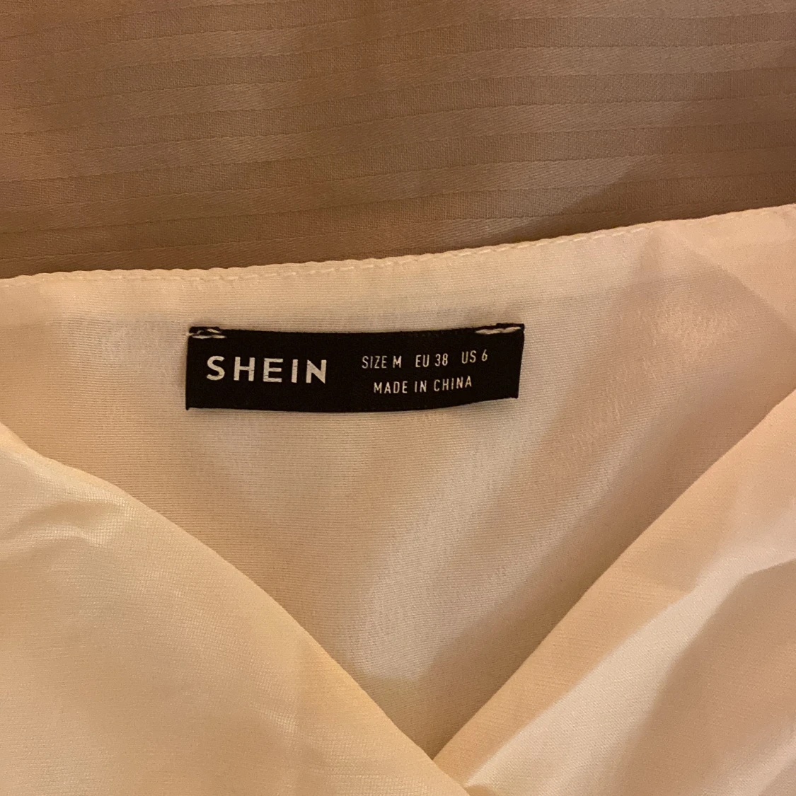 Vit volangklänning från shein - 90