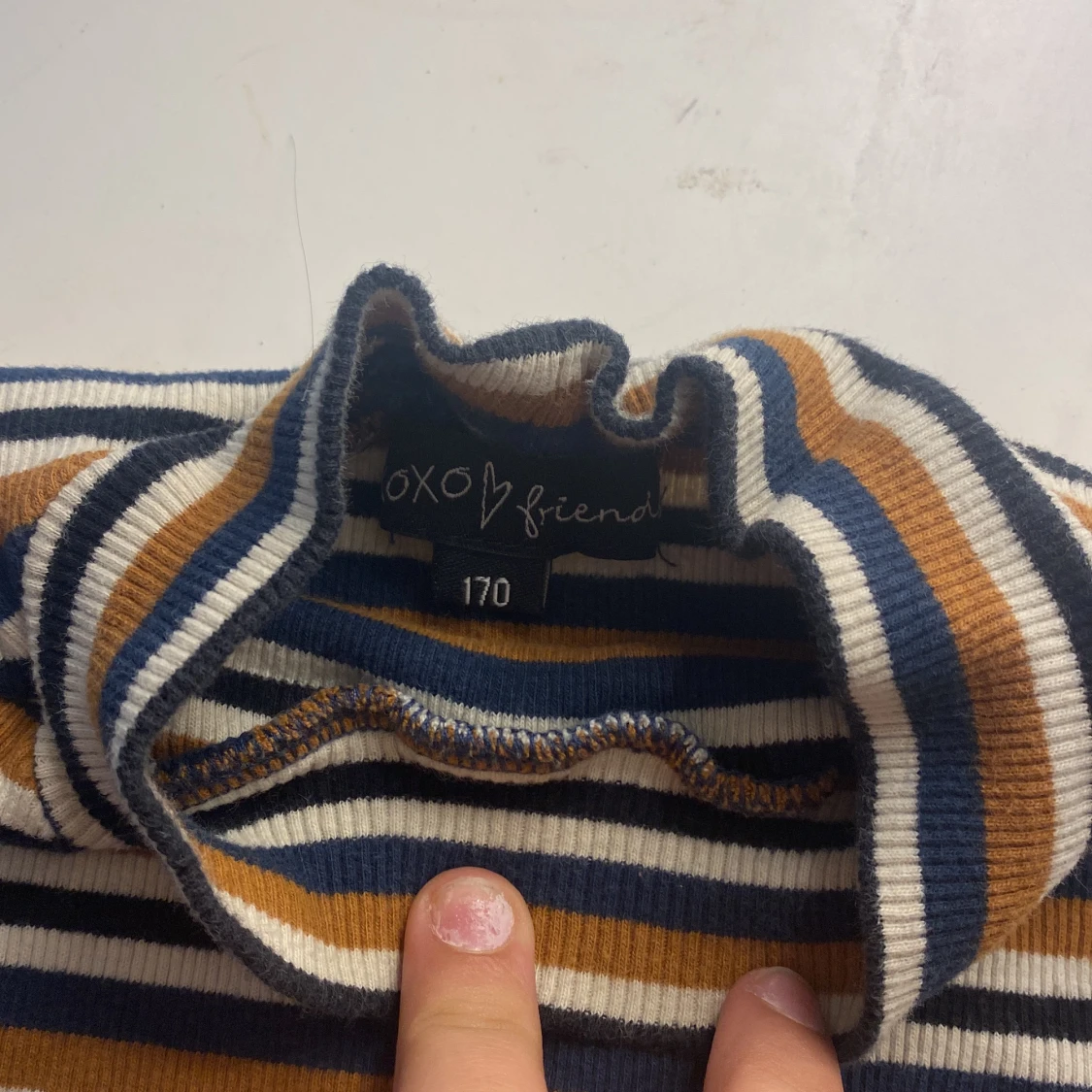 Den har en minimal fläck på som knappt syns. 170strlk - 90