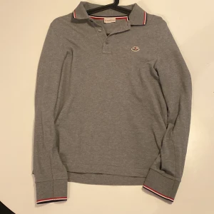Moncler tröja  - Skick 10/10  Äkta! 