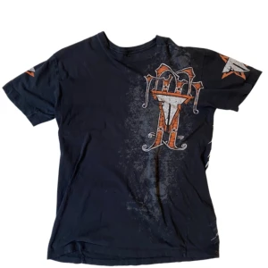 Vintage t shirt M - Cool vintage t shirt med coolt tryck på baksidan. Storlek M passar även L