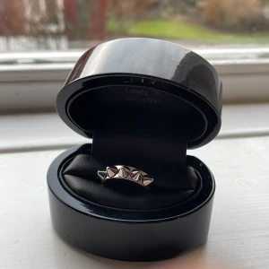 Edblad ring  - Säljer min Edblad ring för den inte kommer till användning och har mest på mig guld.💗 Frakten blir 54kr om det ska kunna vara spårbart🫶💗