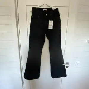 Aldrig använda zara jeans Säljer eftersom de är för små Nypris:400