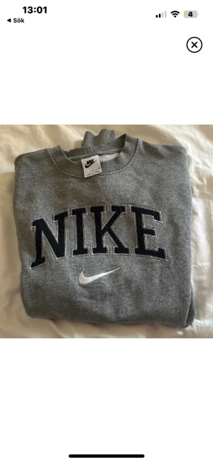 Nike vintage - Säljer en av mina finaste tröjor som jag knappt har bärt för den blev för lite för mig. Tröjan ger verkligen Vintage looken. Tröjan är i ny skick 