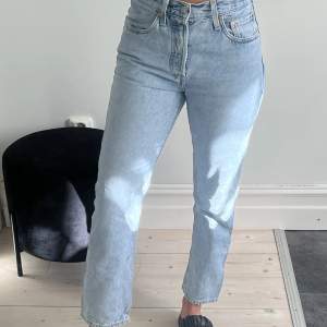 Levis jeans i storlek 25/28 som motsvarar xs/s. Knappt använda💕