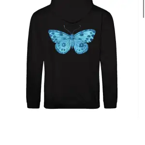 Säljer min fjärils hoodie ifrån the cool elephant pågrund av att den inte används. Nypris: 599 kr.