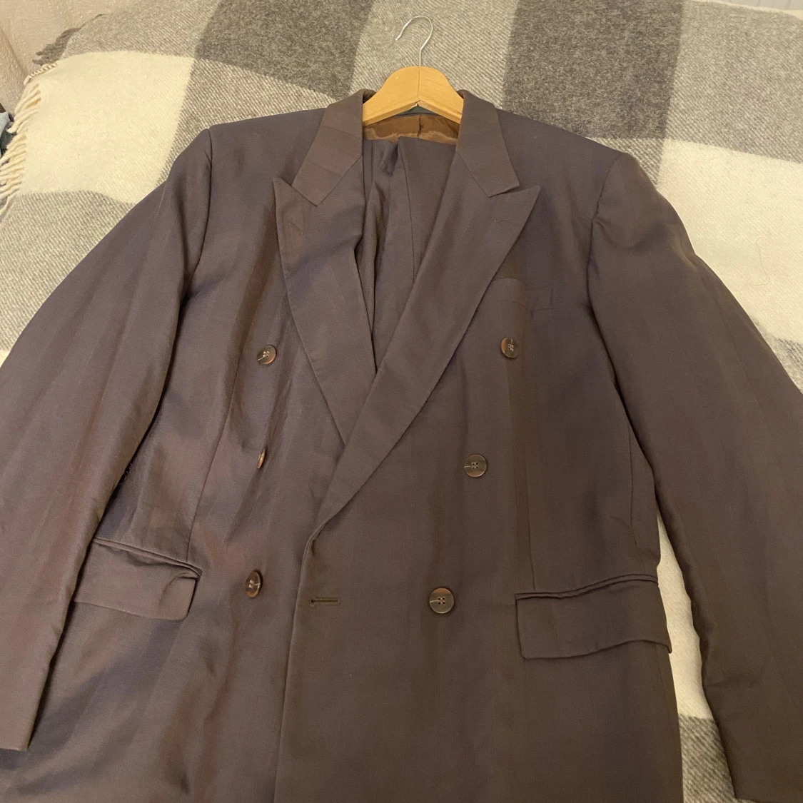 Brun kostym  - 90