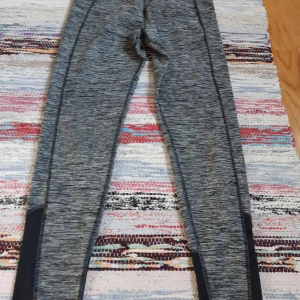 Träningsbyxa - Säljer en träningsbyxa i bra skick.