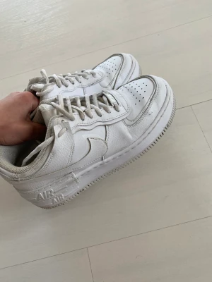 Nike air force 1 shadow - Säljer pga förstora! Har ej använt dom så mkt då dom är förstora! Som är i bra skick. 