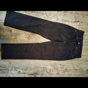 Super fina och sköna highwaist jeans, ankel längd Svarta fast inte kolsvarta utan mer grå/svart