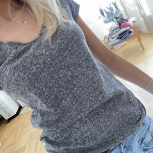 Skön T-shirt från hollister - Så skön enkel T-shirt från hollister💞tryck ej köp nu eller köp frakt via plick!!!❤️