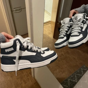 Puma skor - Endast testade puma sneakers i samma modell som Jordans.  Väldigt bekväma och mjuka, säljer för att de inte kommer till användning 