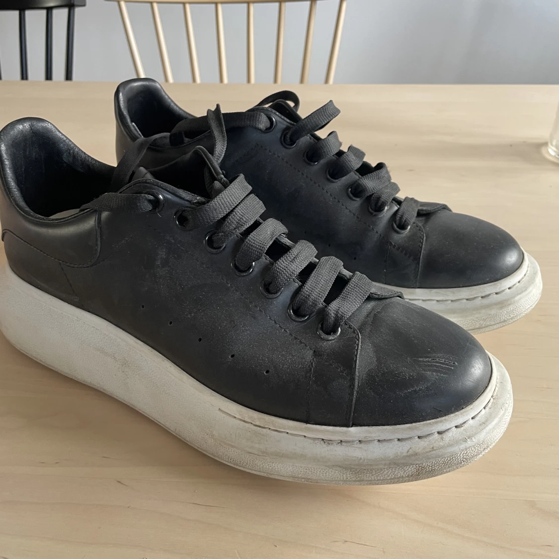 Alexander McQueen skor i storlek 45