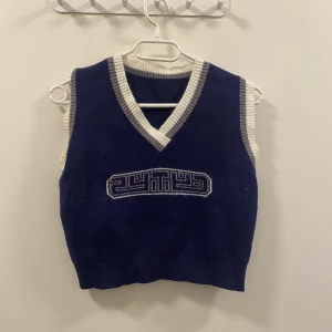 Väst - Kort stickad väst