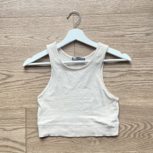 Topp/linne - Fint linne/topp från Zara💗fin till vardags men kan även användas till träning
