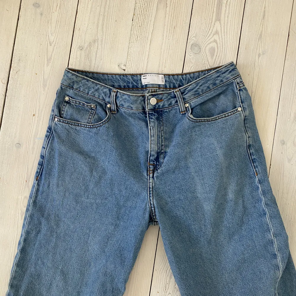Långa baggy jeans från asos, relativt oanvända . Jeans & Byxor.