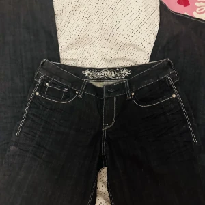  low waist jeans  - Jätte fin low wasit jeans som är stora för mig <3 stl är 27-28 kan har den båda som baggy jeans och bootcut 