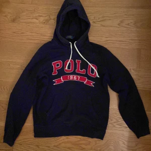 Ralph Lauren Hoddie - Polo Ralph lauren hoddie , storlek s  Nypris: ca 1500kr , bra skick