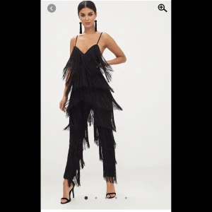 Jumpsuit - Jumpsuit med fransar. Aldrig använt. Köpt från PLT